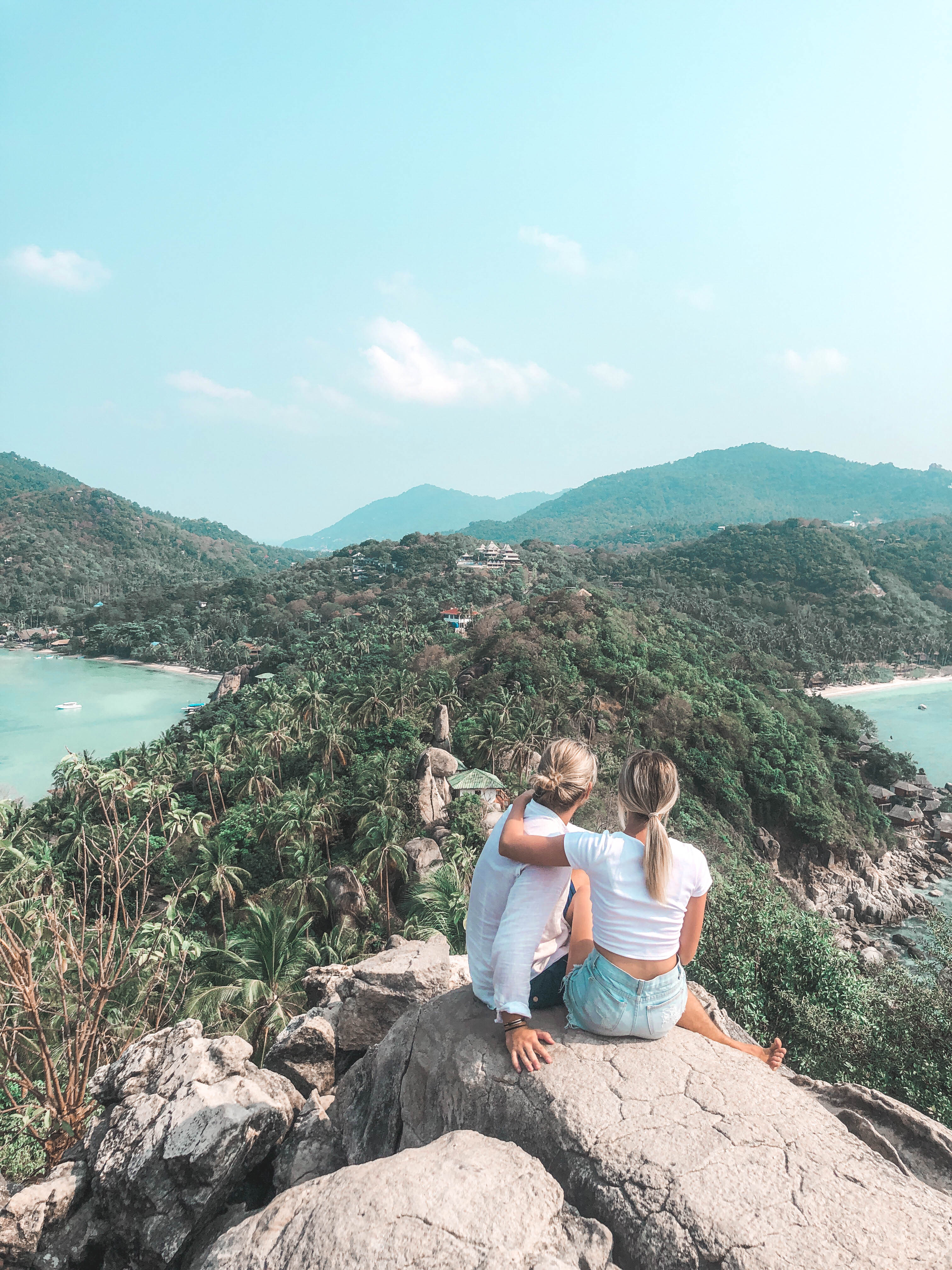 Ultimate Travel Guide to Ko Tao - John Suan Viewpoint rock 